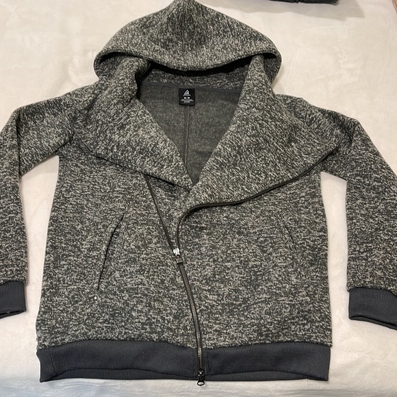 RipZone size medium sweater - Picture 2 of 4